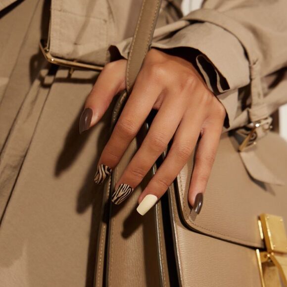 ⭐️nailog Semi Cured Gel Nail Strips Brown/Creamy White/Zebra Print-20 pcs⭐️ - Picture 3 of 9